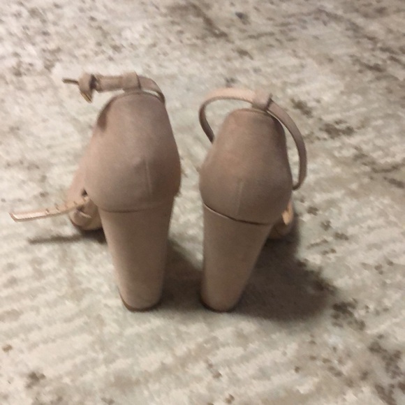 Aldo ankle strap heels. - Picture 6 of 7